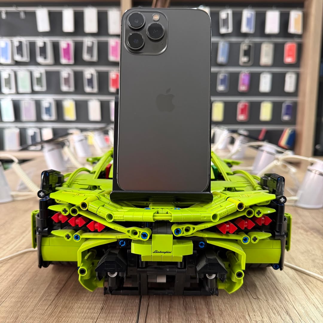 iPhone 13 Pro Max после ремонта задней крышки