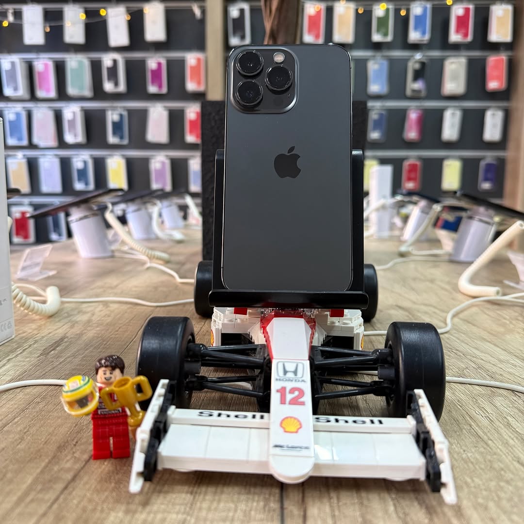 iPhone 13 Pro после замены заднего стекла