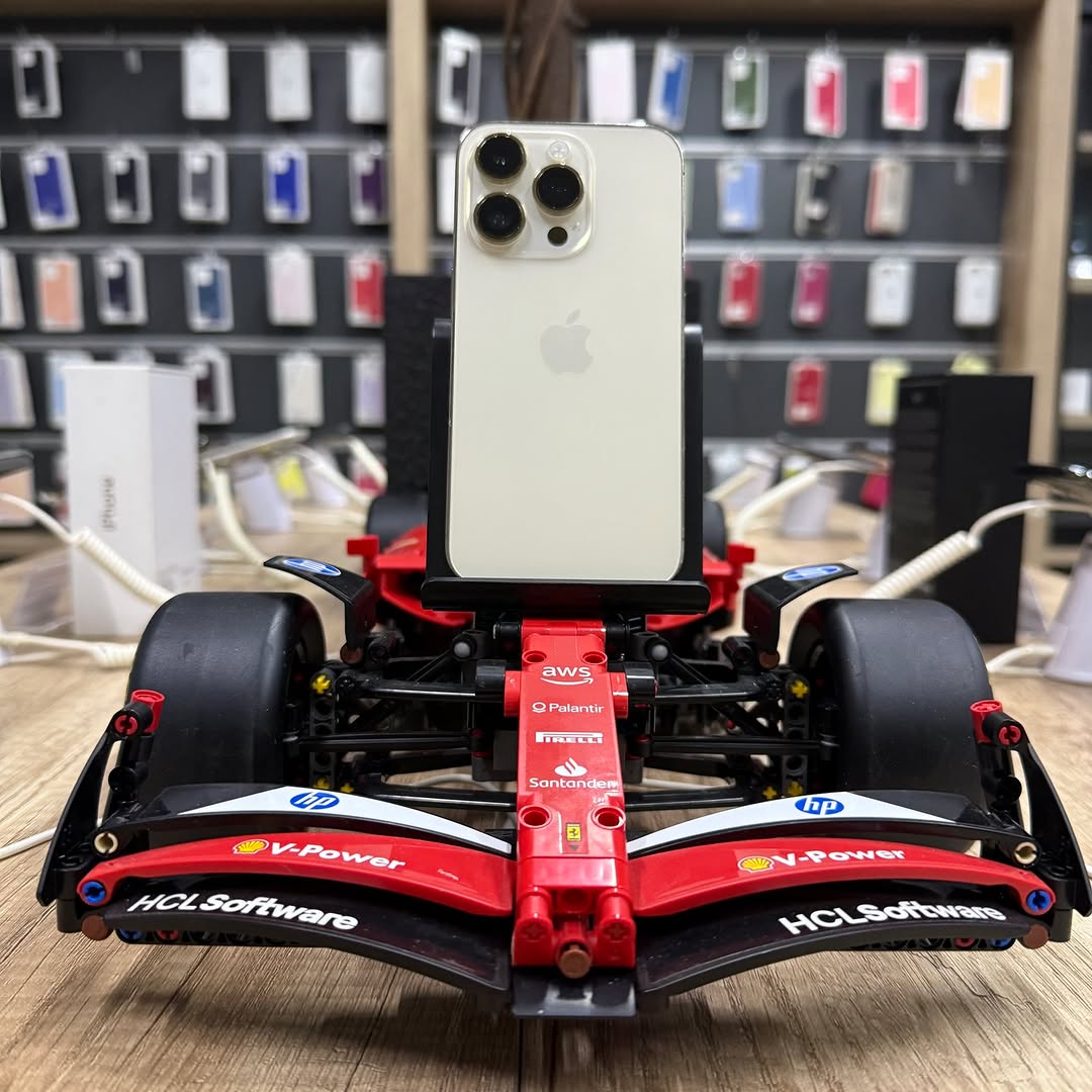 iPhone 13 Pro после ремонта задней крышки
