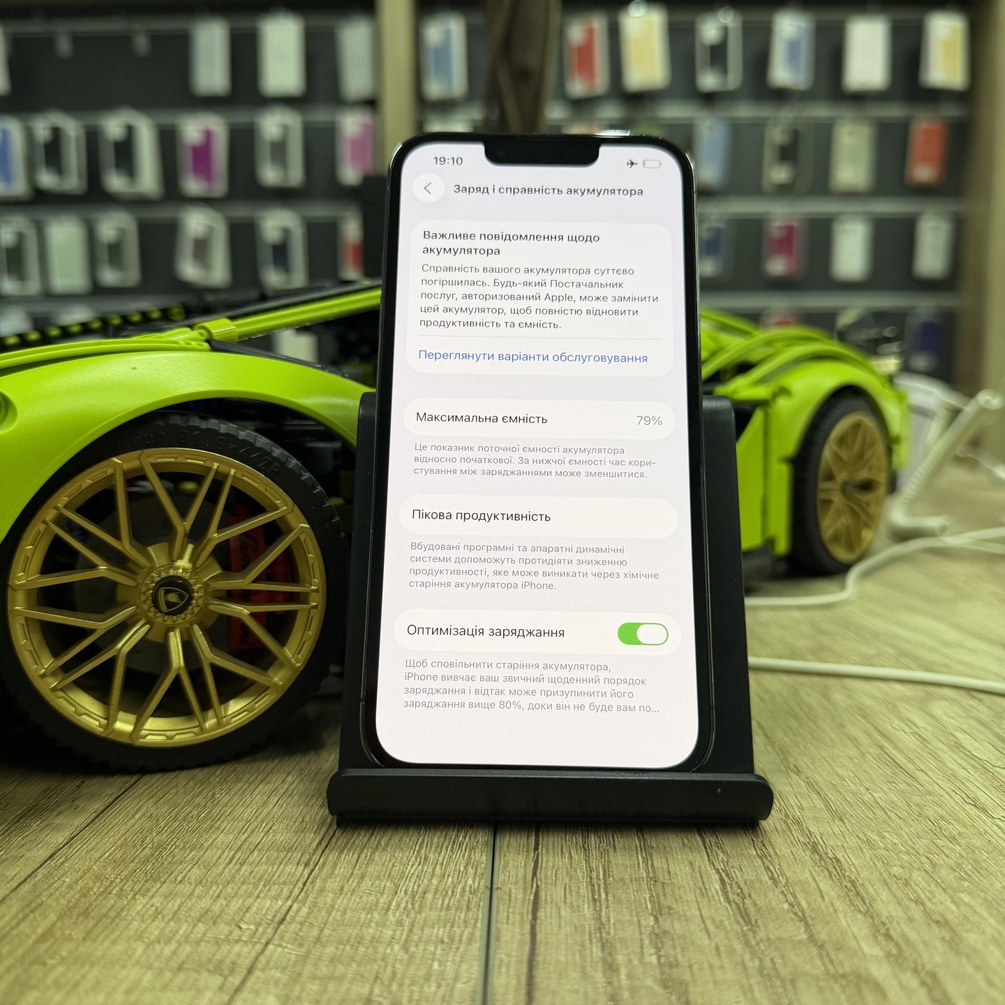 Демонтаж изношенного аккумулятора iPhone 13 Pro