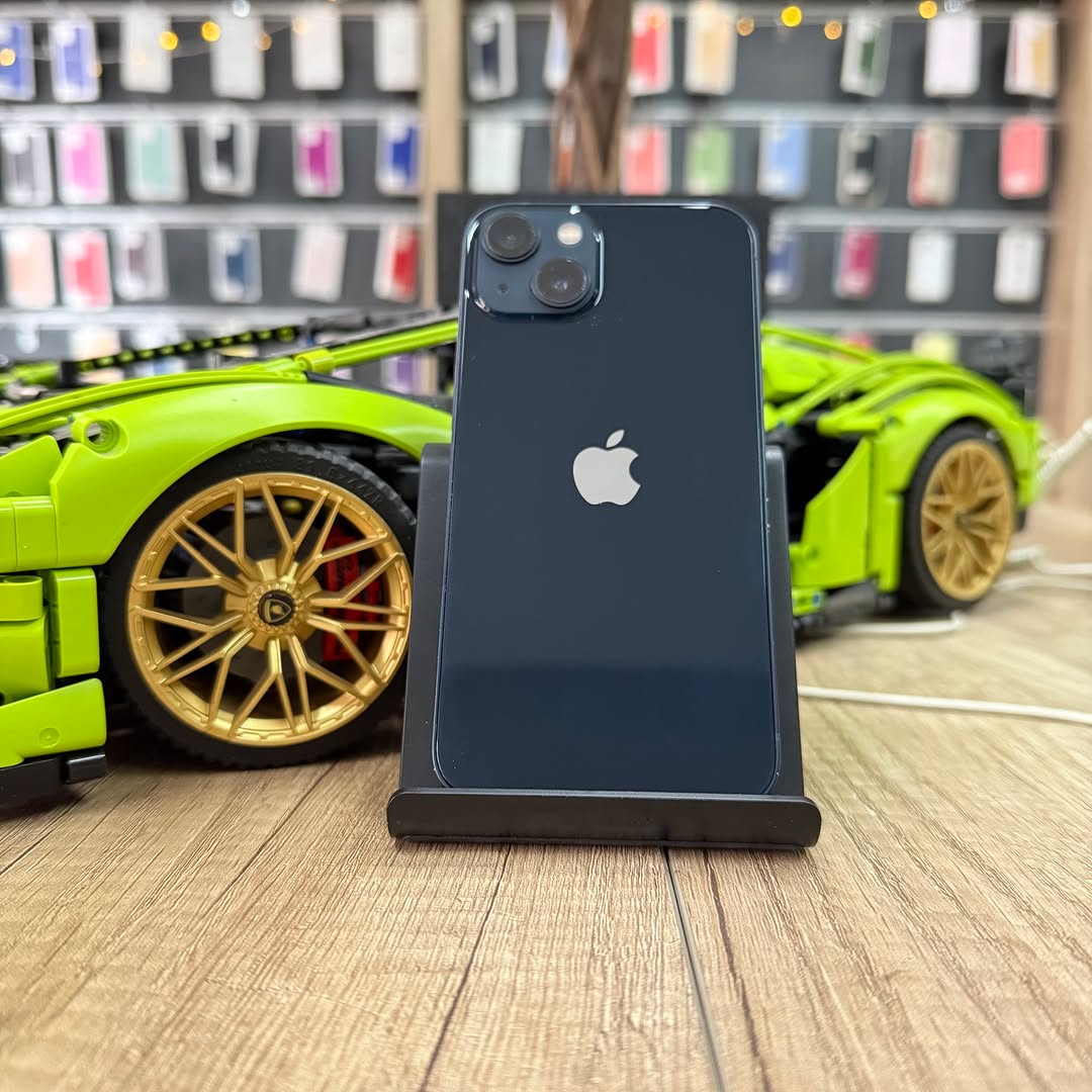 Удаление поврежденного заднего стекла iPhone 13