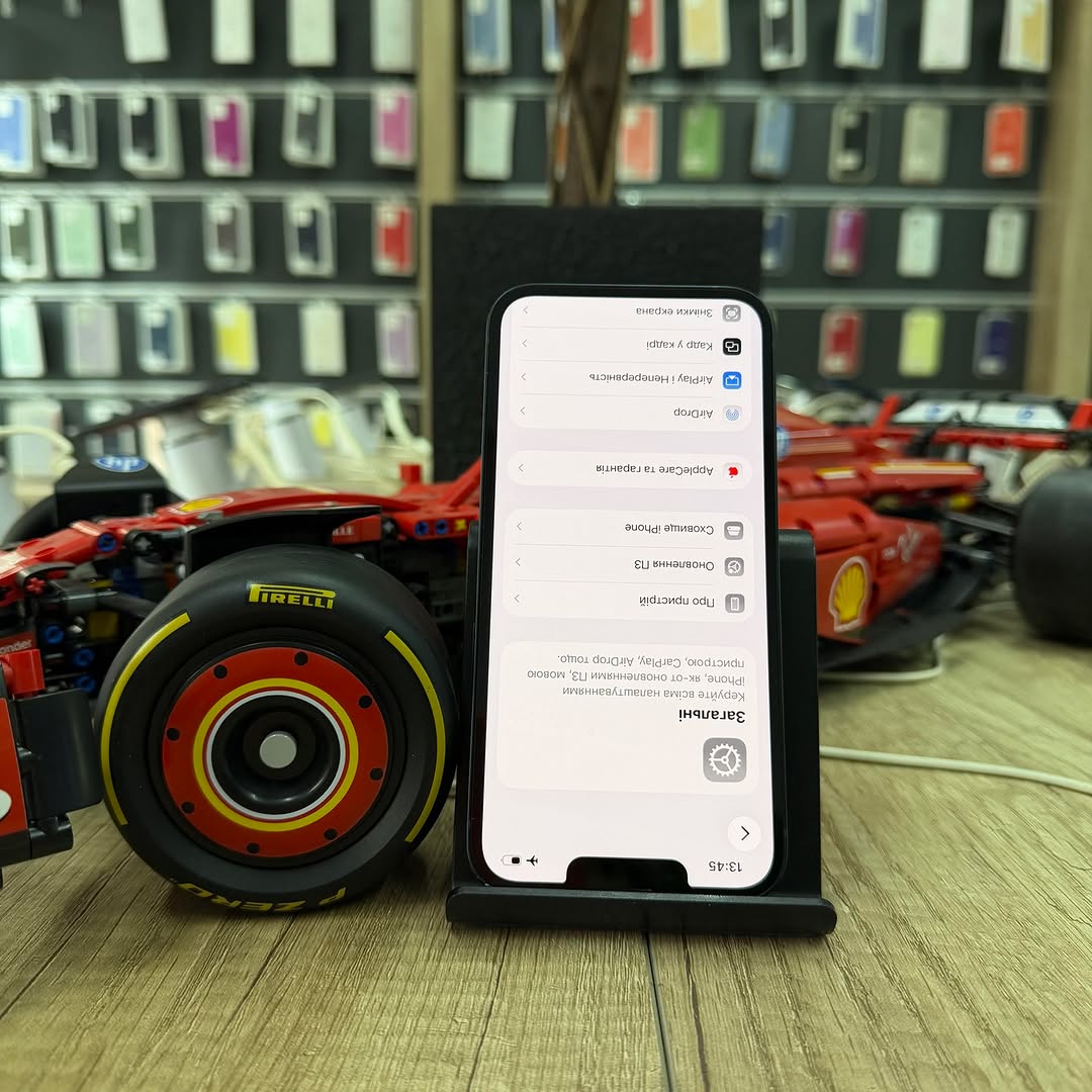 Экран iPhone 13 после переклейки стекла