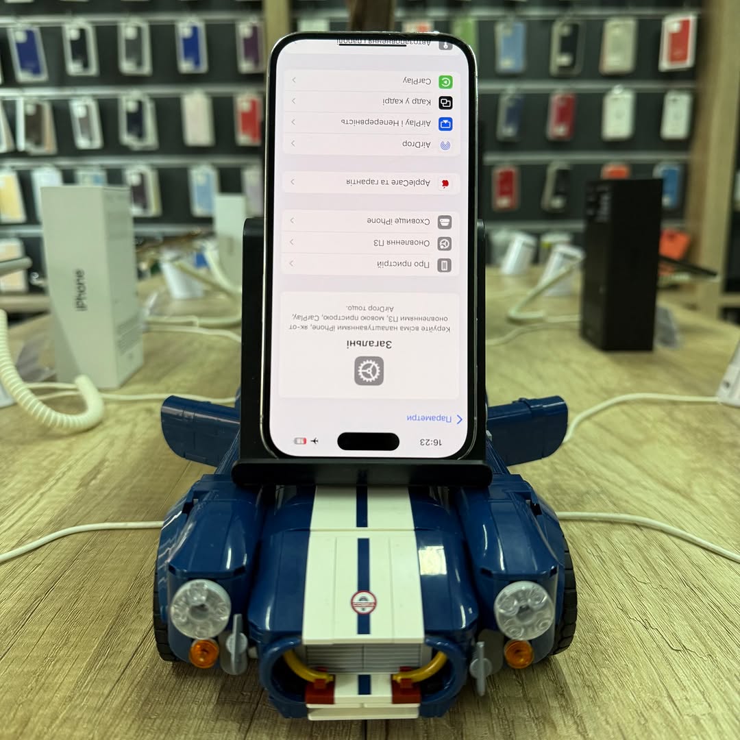 Разбитое стекло iPhone 14 Pro до ремонта