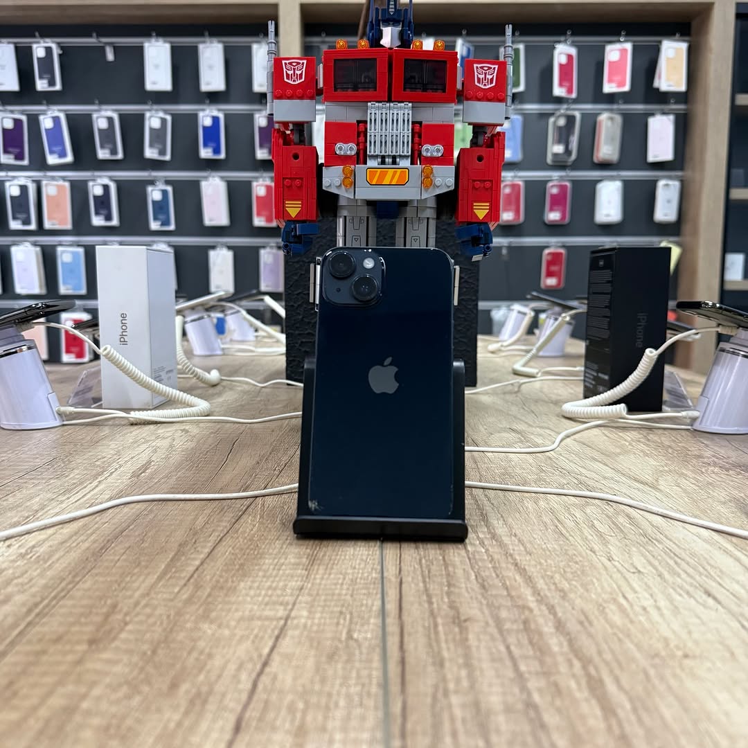 Удаление поврежденного заднего стекла iPhone 14