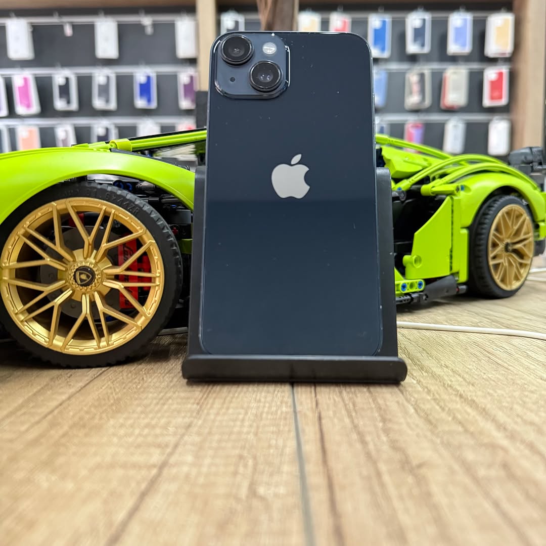 Очистка корпуса iPhone 14 перед установкой заднего стекла